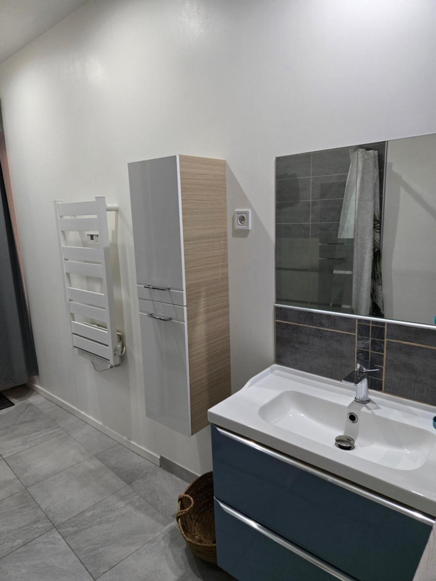 Appart 40M2 Independant, Confortable Avec Terasse 류넬 외부 사진